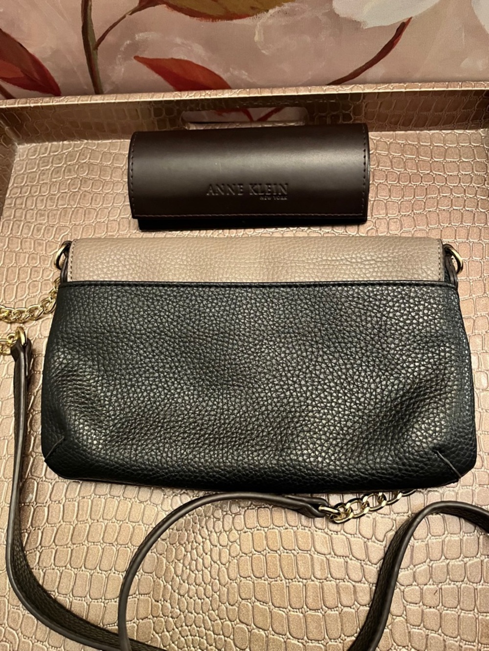 Anne Klein Black & Taupe Pebbled Leather Crossbody w/Gold Chain & Eyeglass Case - Picture 9 of 13
